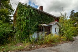Cottage #19, rear. Photo © Tom Kirsch